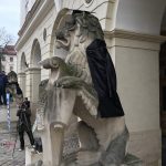 До Дня студента львівських левів вдягли у мантії (фоторепортаж) - 6
