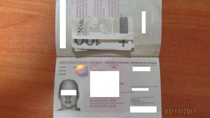 У Раві-Руській поляк намагався підкупити прикордонника, щоб не стояти у черзі У Раві-Руській поляк намагався підкупити прикордонника, щоб не стояти у черзі