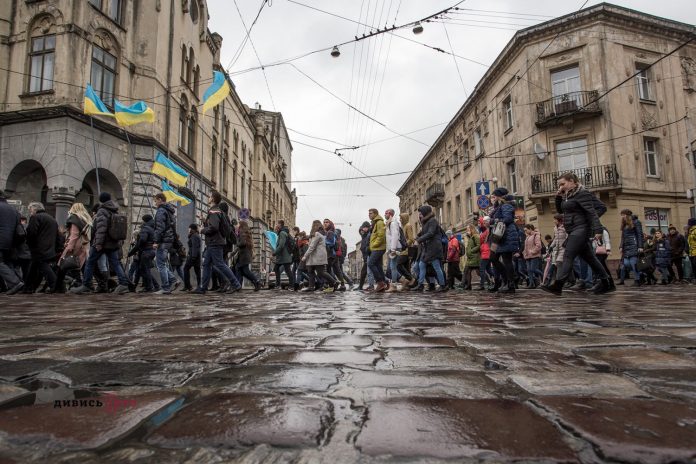 У Львові урочистою ходою відзначили 99-ту річницю створення ЗУНР (фото) У Львові урочистою ходою відзначили 99-ту річницю створення ЗУНР (фото)
