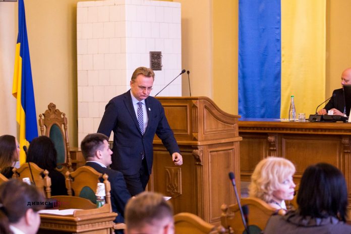 Садовий не дав грошей на підвищення зарплат працівникам газети «Ратуша» Садовий не дав грошей на підвищення зарплат працівникам газети «Ратуша»
