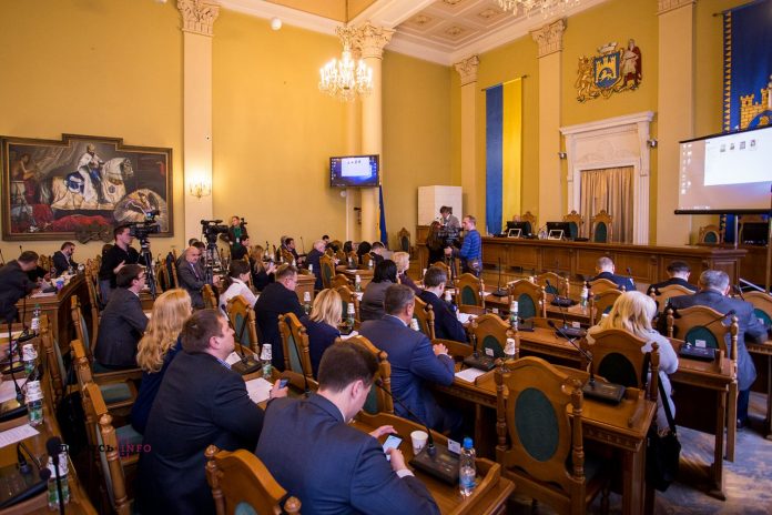 Львівський депутат вимагає обмежити продаж залізничних квитків до Москви Львівський депутат вимагає обмежити продаж залізничних квитків до Москви