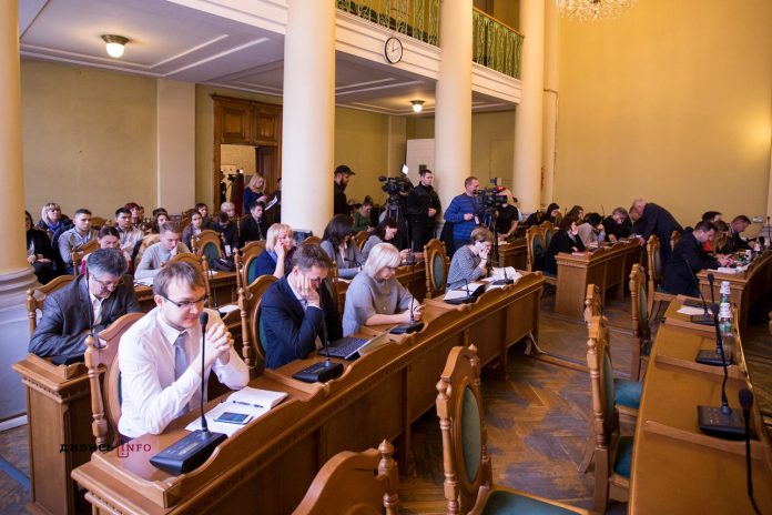 Львівські депутати дали гроші на спортивні школи Львівські депутати дали гроші на спортивні школи