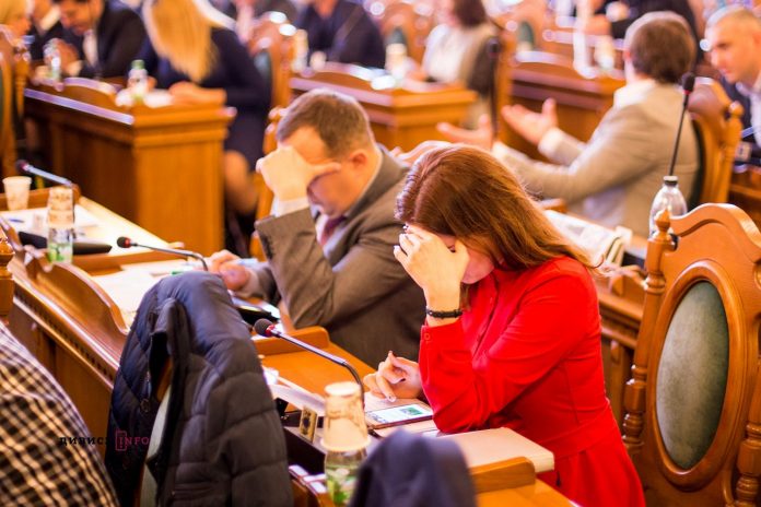 Депутати Львова збільшили кількість службових парковок Депутати Львова збільшили кількість службових парковок