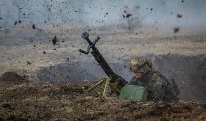Зона АТО: під час обстрілів постраждало троє українських захисників Зона АТО: під час обстрілів постраждало троє українських захисників