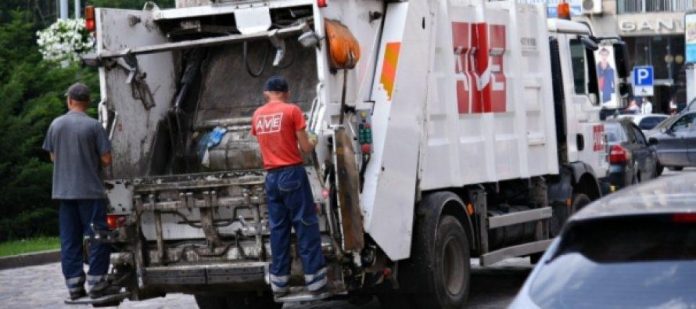 Скільки перевізники заробили на вивезенні сміття зі Львова у жовтні (документ) Скільки перевізники заробили на вивезенні сміття зі Львова у жовтні (документ)