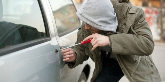 У Львові зі службового автомобіля викрали 15 коробок із медикаментами У Львові зі службового автомобіля викрали 15 коробок із медикаментами