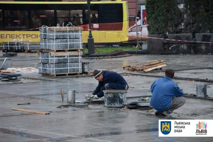 Роботи на площі біля пам’ятника Шевченкові вийшли на фінішну пряму Роботи на площі біля пам’ятника Шевченкові вийшли на фінішну пряму