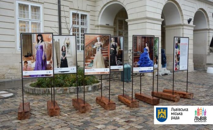 У Львові триває виставка світлин «Жінки на війні» У Львові триває виставка світлин «Жінки на війні»
