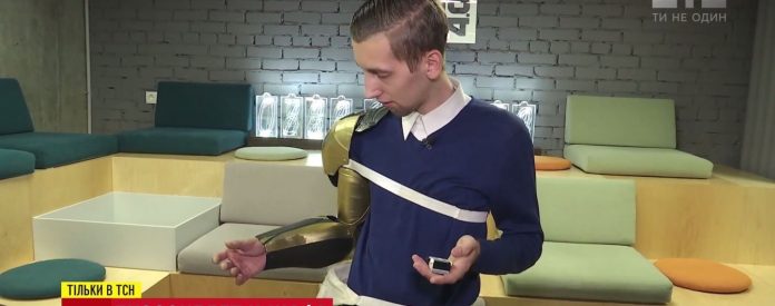 Українець створив штучний скелет для рухів паралізованими кінцівками Українець створив штучний скелет для рухів паралізованими кінцівками