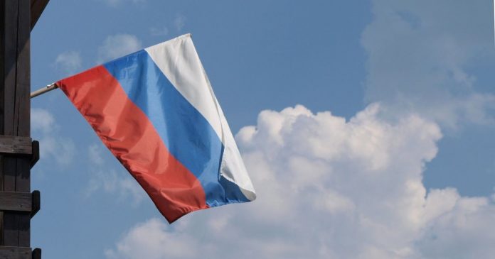 На адмінбудівлях у Луганську з’явилися російські прапори (фото) На адмінбудівлях у Луганську з’явилися російські прапори (фото)