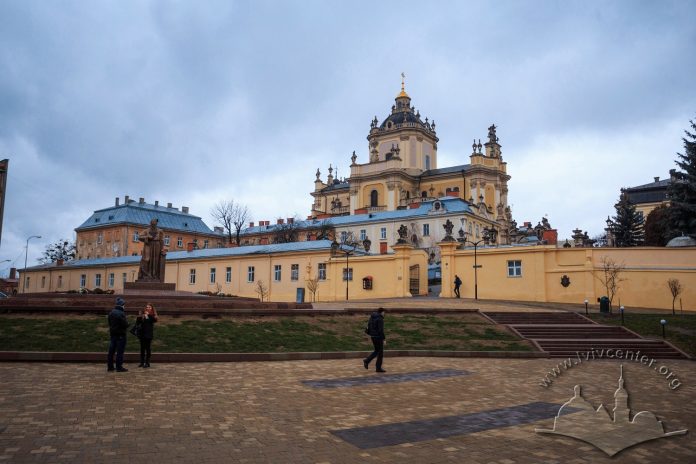 На площі Святого Юра встановлять камери відеоспостереження На площі Святого Юра встановлять камери відеоспостереження