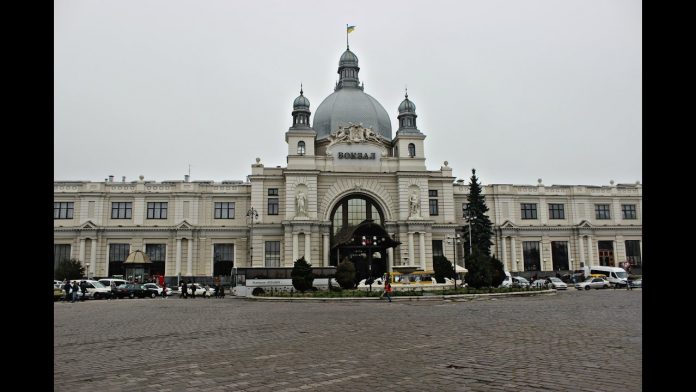 У Львові замінували залізничний вокзал У Львові замінували залізничний вокзал