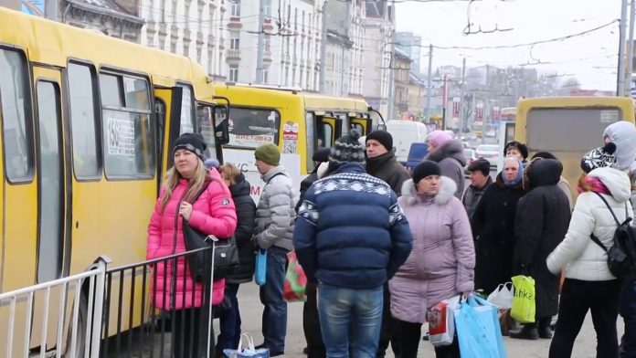 Сьогодні у Львові на три маршрути не виїхав жоден автобус Сьогодні у Львові на три маршрути не виїхав жоден автобус