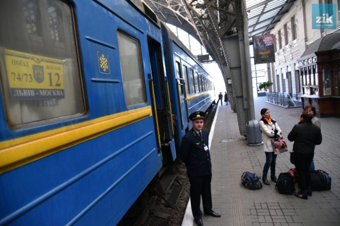 У Порошенка пропонують заборонити пасажирські перевезення з Росією У Порошенка пропонують заборонити пасажирські перевезення з Росією