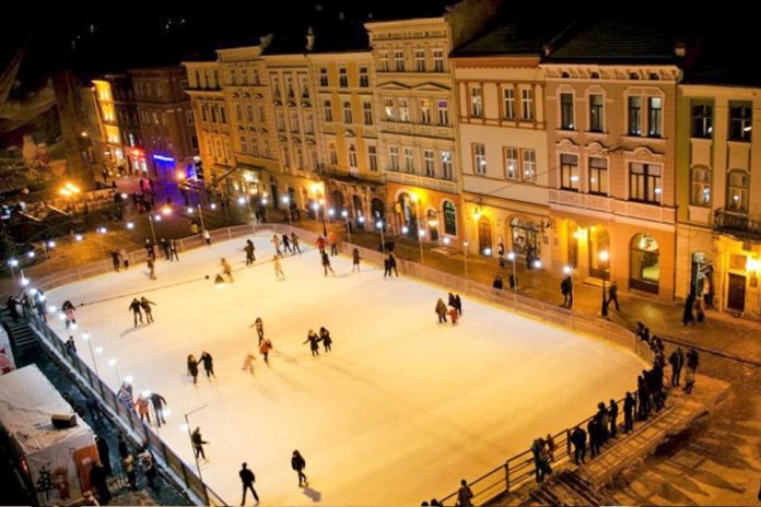 На площі Ринок невдовзі знову встановлять ковзанку На площі Ринок невдовзі знову встановлять ковзанку