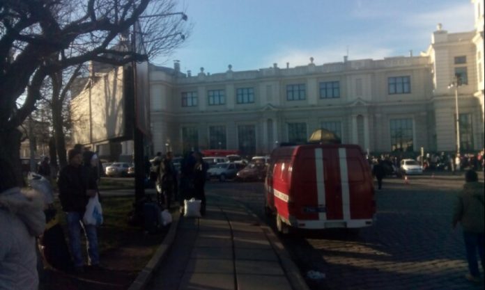 Як «замінування» львівського вокзалу вплинуло на розклад руху поїздів Як «замінування» львівського вокзалу вплинуло на розклад руху поїздів