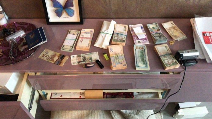 «Не розгубився»: понятий під час обшуку поцупив 20 тисяч гривень «Не розгубився»: понятий під час обшуку поцупив 20 тисяч гривень