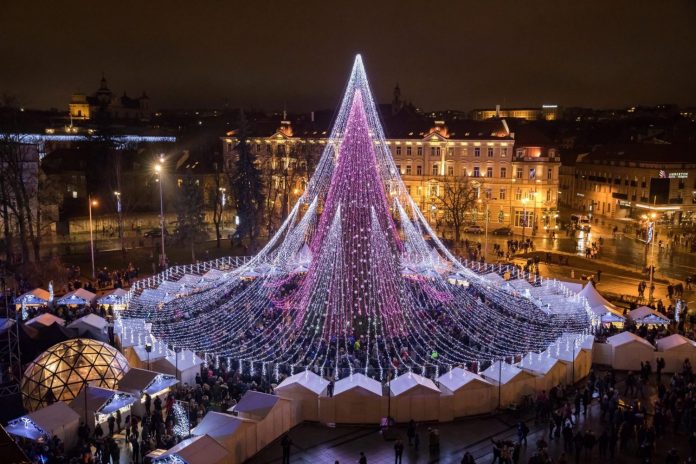 Якою була львівська ялинка у різні роки (фото, опитування) Якою була львівська ялинка у різні роки (фото, опитування)