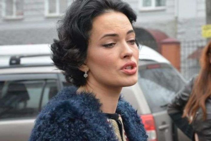 Дашу Астаф’єву через сльози вигнали із суду над її нареченим Дашу Астаф’єву через сльози вигнали із суду над її нареченим