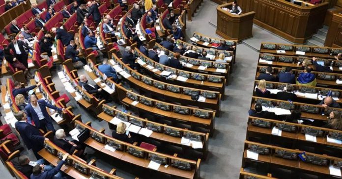 Рух «Чесно» склав антирейтинг прогульників та кнопкодавів у ВРУ за 2017 рік Рух «Чесно» склав антирейтинг прогульників та кнопкодавів у ВРУ за 2017 рік