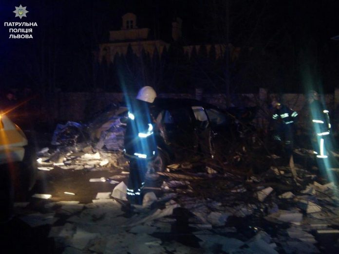 ДТП у Львові: водій так поспішав, що вирішив не пропускати автомобіль вогнеборців ДТП у Львові: водій так поспішав, що вирішив не пропускати автомобіль вогнеборців