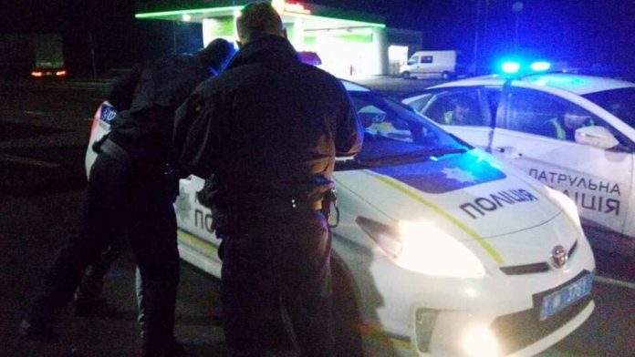 П’яний пасажир у маршрутці почав з’ясовувати стосунки за допомогою ножа П’яний пасажир у маршрутці почав з’ясовувати стосунки за допомогою ножа