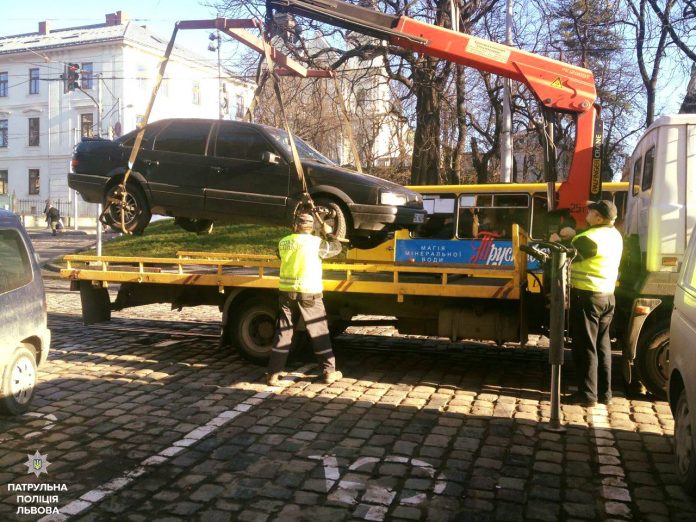 Львівські патрульні винесли більше півтисячі постанов на псевдоінвалідів Львівські патрульні винесли більше півтисячі постанов на псевдоінвалідів