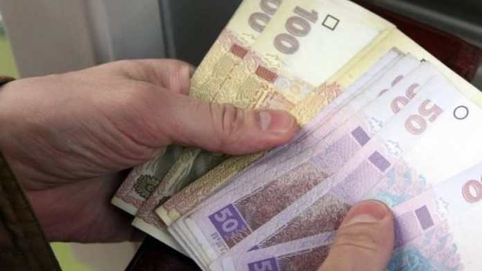 Підвищення мінімальної заробітної плати не несе жодного економічного навантаження, – економіст Підвищення мінімальної заробітної плати не несе жодного економічного навантаження, – економіст