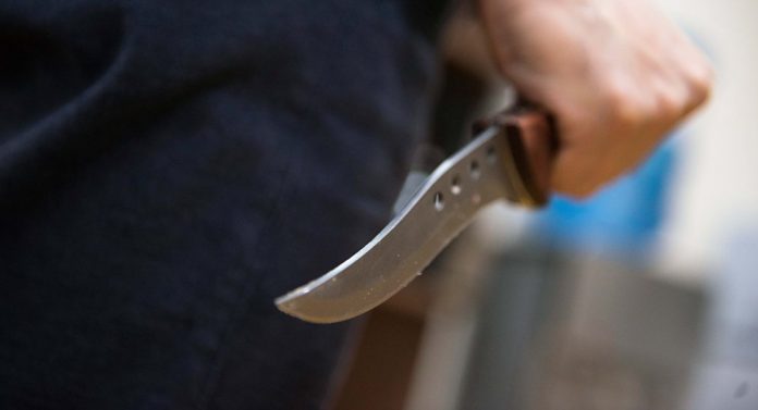 У Львові зловмисник встромив чоловікові ножа в спину У Львові зловмисник встромив чоловікові ножа в спину