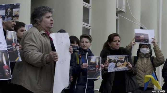 У Криму українську активістку засудили до двох років умовно за публікації у соцмережах У Криму українську активістку засудили до двох років умовно за публікації у соцмережах