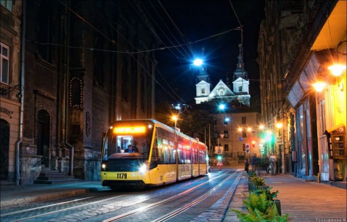 В новорічну ніч у Львові курсуватимуть три трамвайні маршрути В новорічну ніч у Львові курсуватимуть три трамвайні маршрути