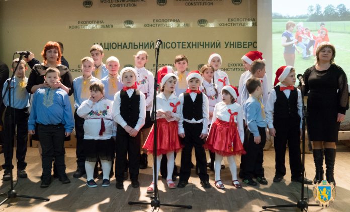 На благодійному аукціоні у Львові зібрали 89 тисяч гривень для вихованців інтернату На благодійному аукціоні у Львові зібрали 89 тисяч гривень для вихованців інтернату