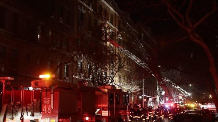 У Пожежі в Нью-Йорку загинуло 12 осіб У Пожежі в Нью-Йорку загинуло 12 осіб