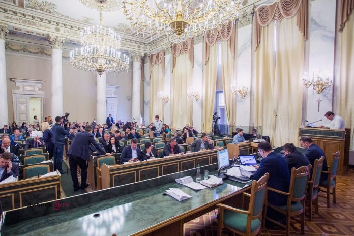 Львівська облрада дорікнула полякам «чорними списками» Львівська облрада дорікнула полякам «чорними списками»