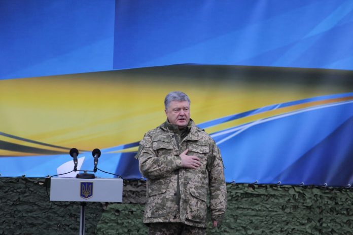 Порошенко на Львівщині привітав бійців із Днем Збройних Сил України (фото, відео) Порошенко на Львівщині привітав бійців із Днем Збройних Сил України (фото, відео)