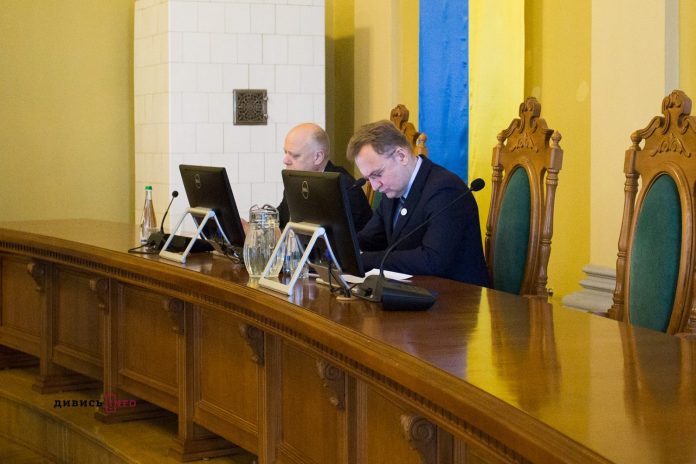 У Львові підняли вартість за паркування машин У Львові підняли вартість за паркування машин