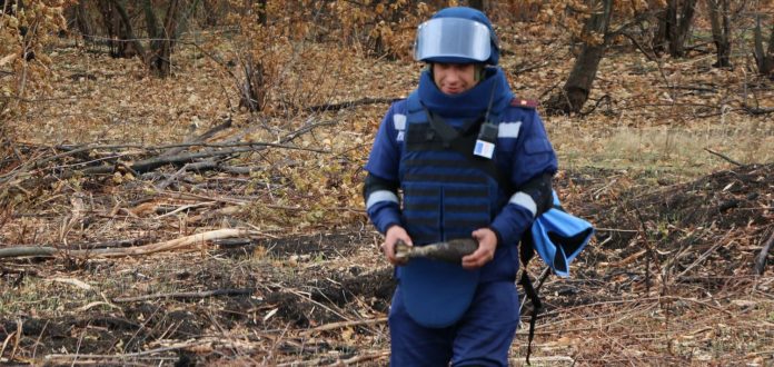 На автостоянці у Львові виявили боєприпас На автостоянці у Львові виявили боєприпас