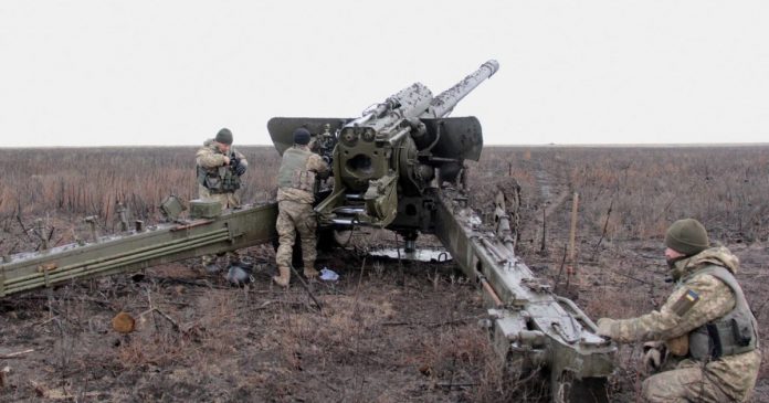 Зона АТО: унаслідок ворожих обстрілів двоє українських захисників зазнали поранень Зона АТО: унаслідок ворожих обстрілів двоє українських захисників зазнали поранень