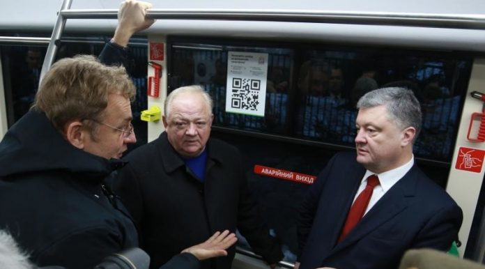 Порошенко проїхався львівським електробусом (фото, відео) Порошенко проїхався львівським електробусом (фото, відео)