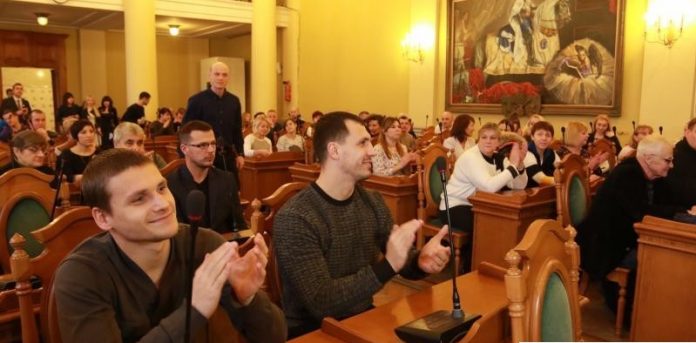 У Львові 100 спортивних тренерів отримали по 25 тисяч гривень нагороди У Львові 100 спортивних тренерів отримали по 25 тисяч гривень нагороди
