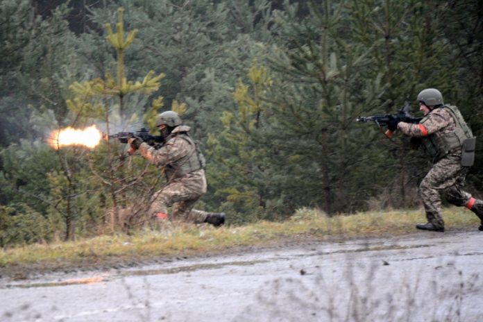 На Львівщині завершується підготовка українських підрозділів за участі іноземних військових інструкторів На Львівщині завершується підготовка українських підрозділів за участі іноземних військових інструкторів