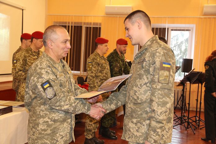 В Україні випустили перших військових поліцейських В Україні випустили перших військових поліцейських