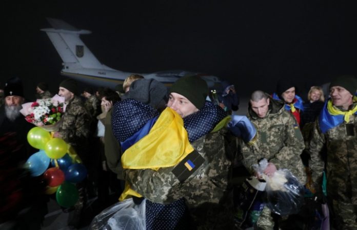 Усім звільненим з полону виплатять по 100 тисяч гривень, – Рева Усім звільненим з полону виплатять по 100 тисяч гривень, – Рева