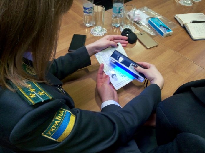 У МВС показали, як працюватиме біометричний контроль в аеропортах У МВС показали, як працюватиме біометричний контроль в аеропортах