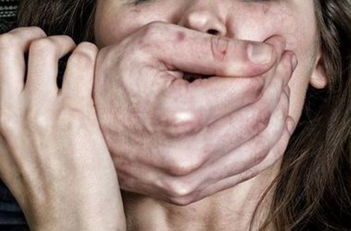 На Сумщині схопили молодика, який зґвалтував двох 15-річних дівчат На Сумщині схопили молодика, який зґвалтував двох 15-річних дівчат