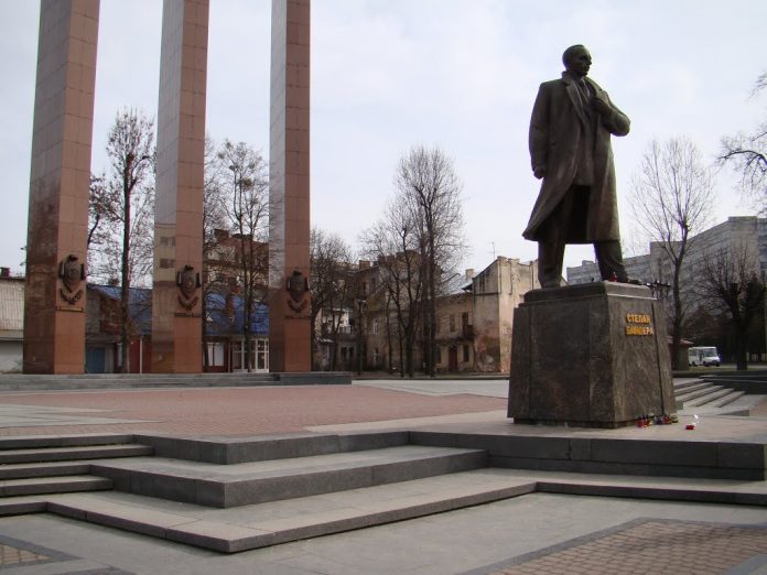 Сьогодні львів’яни вшанують пам’ять голови проводу ОУН Степана Бандери Сьогодні львів’яни вшанують пам’ять голови проводу ОУН Степана Бандери