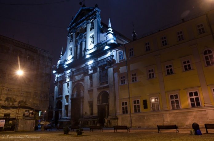 У Гарнізонному храмі у Львові відбувається концерт за участі військового оркестру (відео) У Гарнізонному храмі у Львові відбувається концерт за участі військового оркестру (відео)