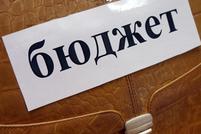 Місцеві бюджети здебільшого формує податок на доходи з фізичних осіб Місцеві бюджети здебільшого формує податок на доходи з фізичних осіб