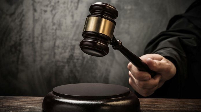 Мешканку Львівщини, яка ледь не зарізала брата, можуть засудити на 8 років Мешканку Львівщини, яка ледь не зарізала брата, можуть засудити на 8 років