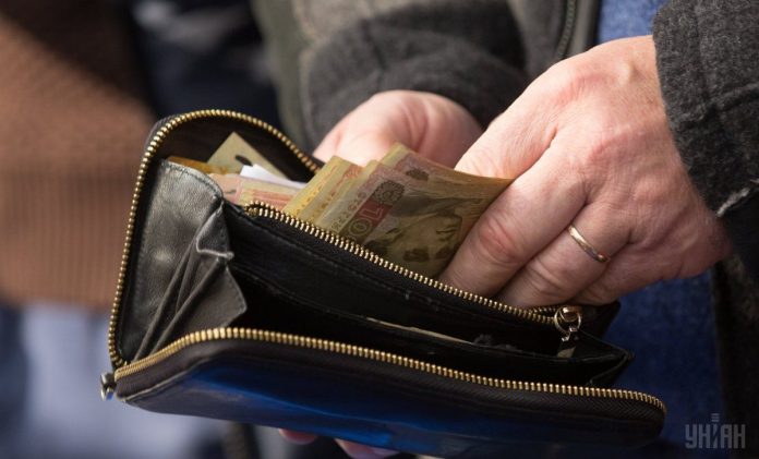 Майже на 80% підприємств Львівщини минулого року зарплата була нижча за мінімальну Майже на 80% підприємств Львівщини минулого року зарплата була нижча за мінімальну